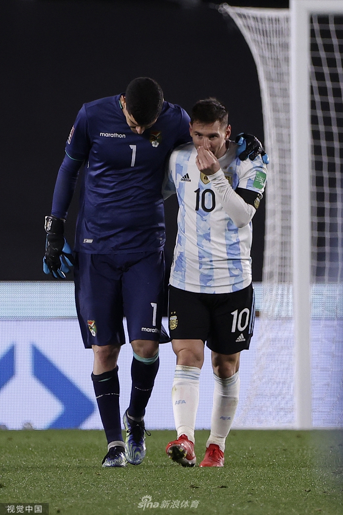 梅西完成帽子戏法，再度征服球迷