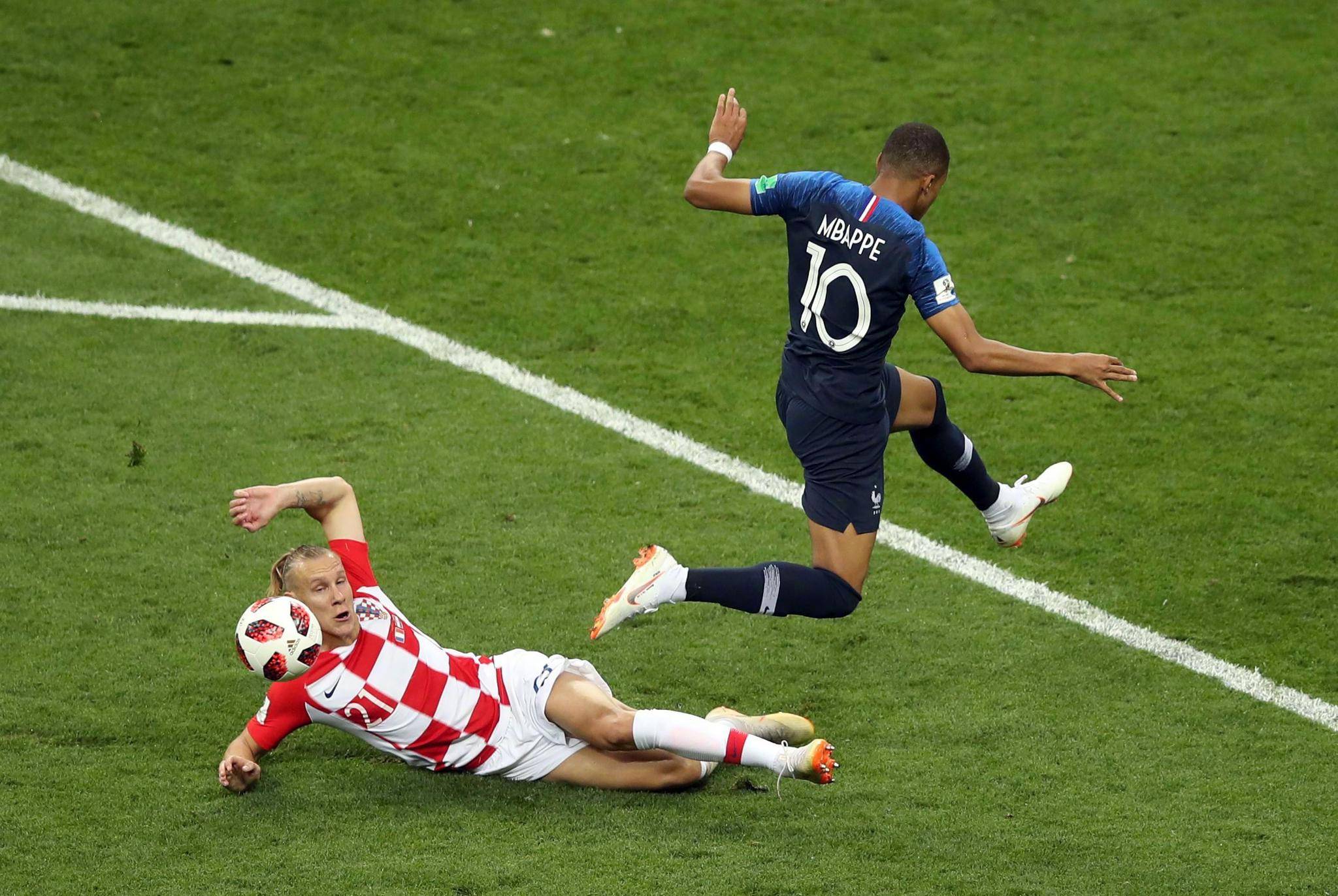 包含瑞典国家队将对阵克罗地亚国家队争夺比赛胜负的词条