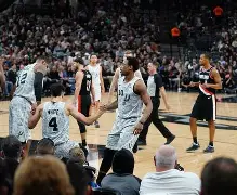 关于马刺主场告捷,德罗赞传射传中率居高位的信息 关于马刺主场告捷,德罗赞传射传中率居高位的信息