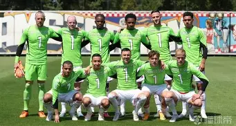 包含阿贾克斯意欲反弹,欧冠决赛前夕苦练技术的词条 包含阿贾克斯意欲反弹,欧冠决赛前夕苦练技术的词条