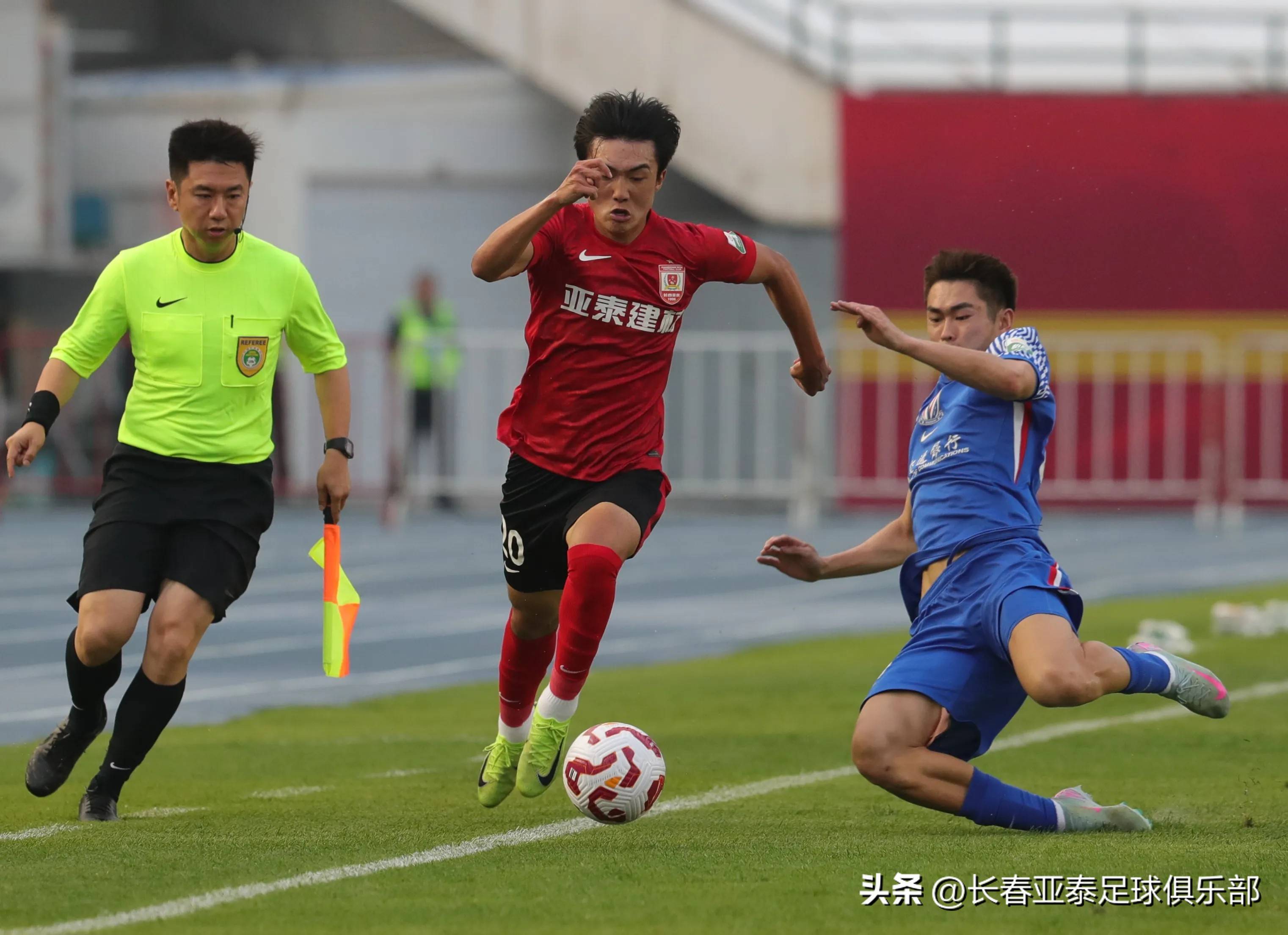 包含申花客场击败亚泰，提前锁定季后赛名额的词条