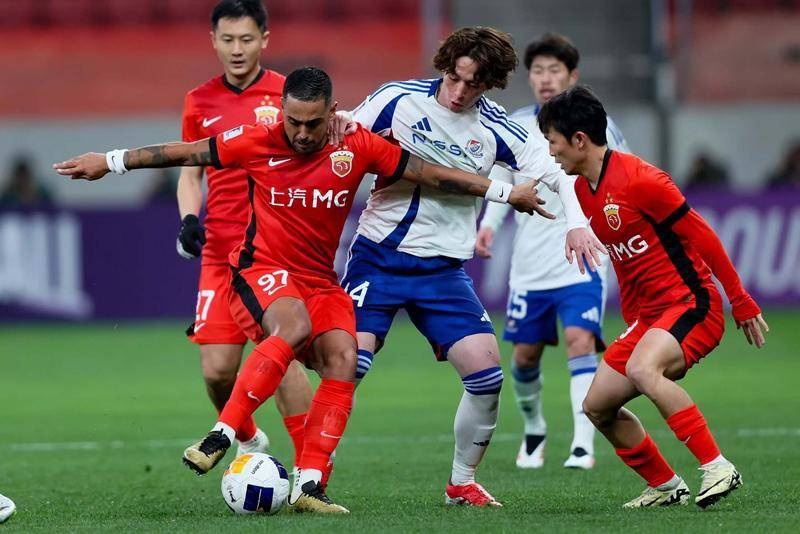 包含申花客场击败亚泰，提前锁定季后赛名额的词条