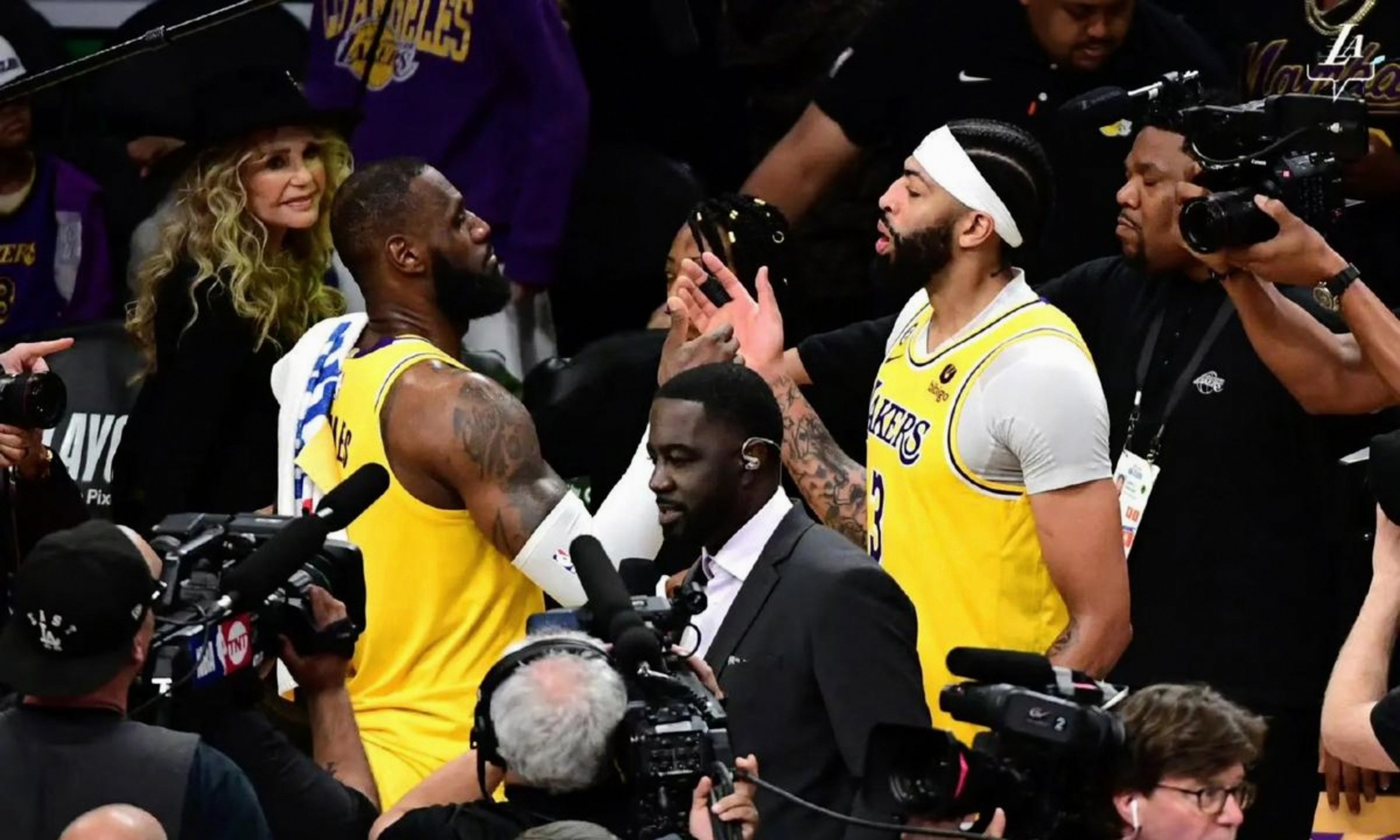 包含独行侠队外线火力全开，取得五连胜的词条