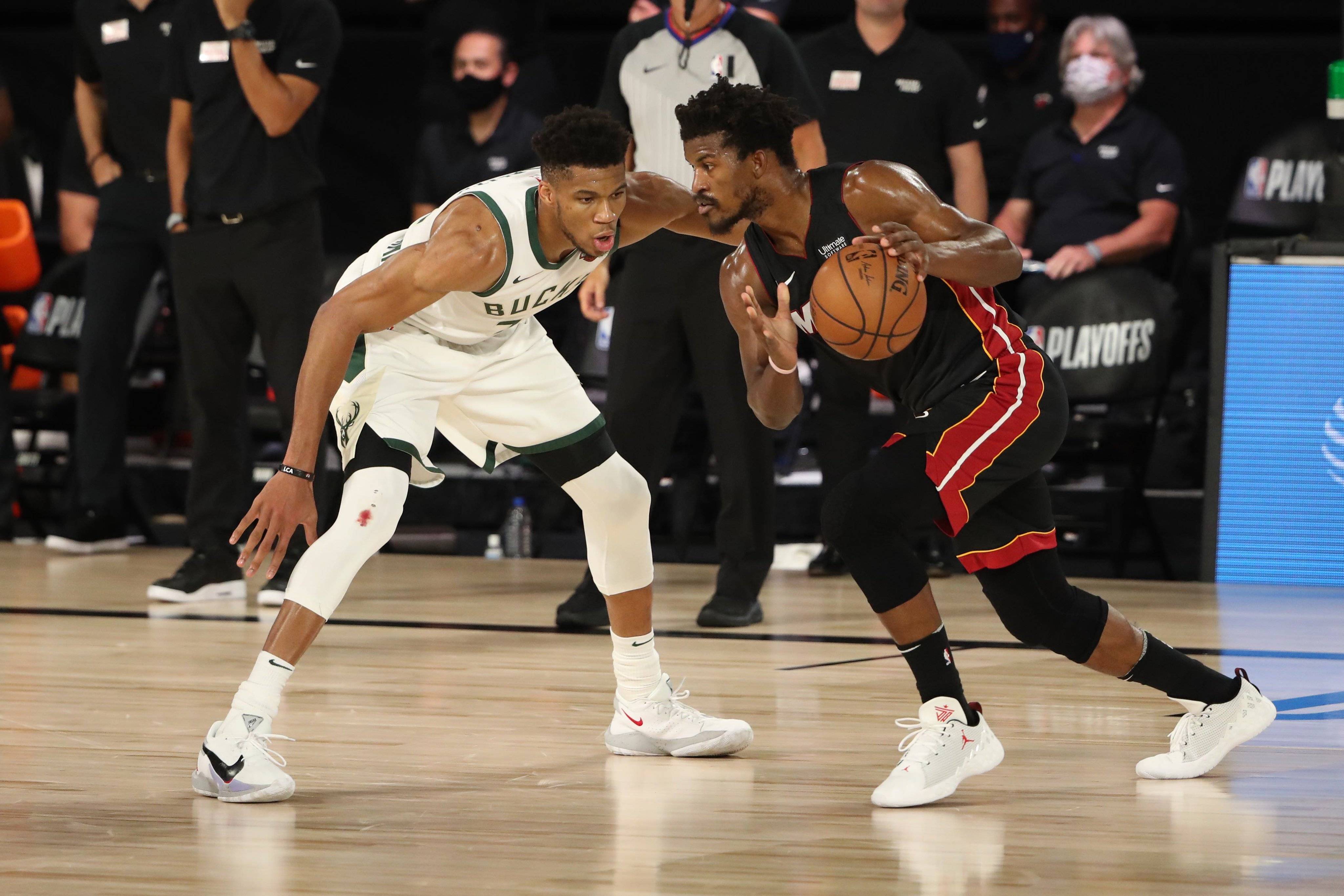 东部首轮对决，雄鹿夺魁雄心昂扬(雄鹿 东部)