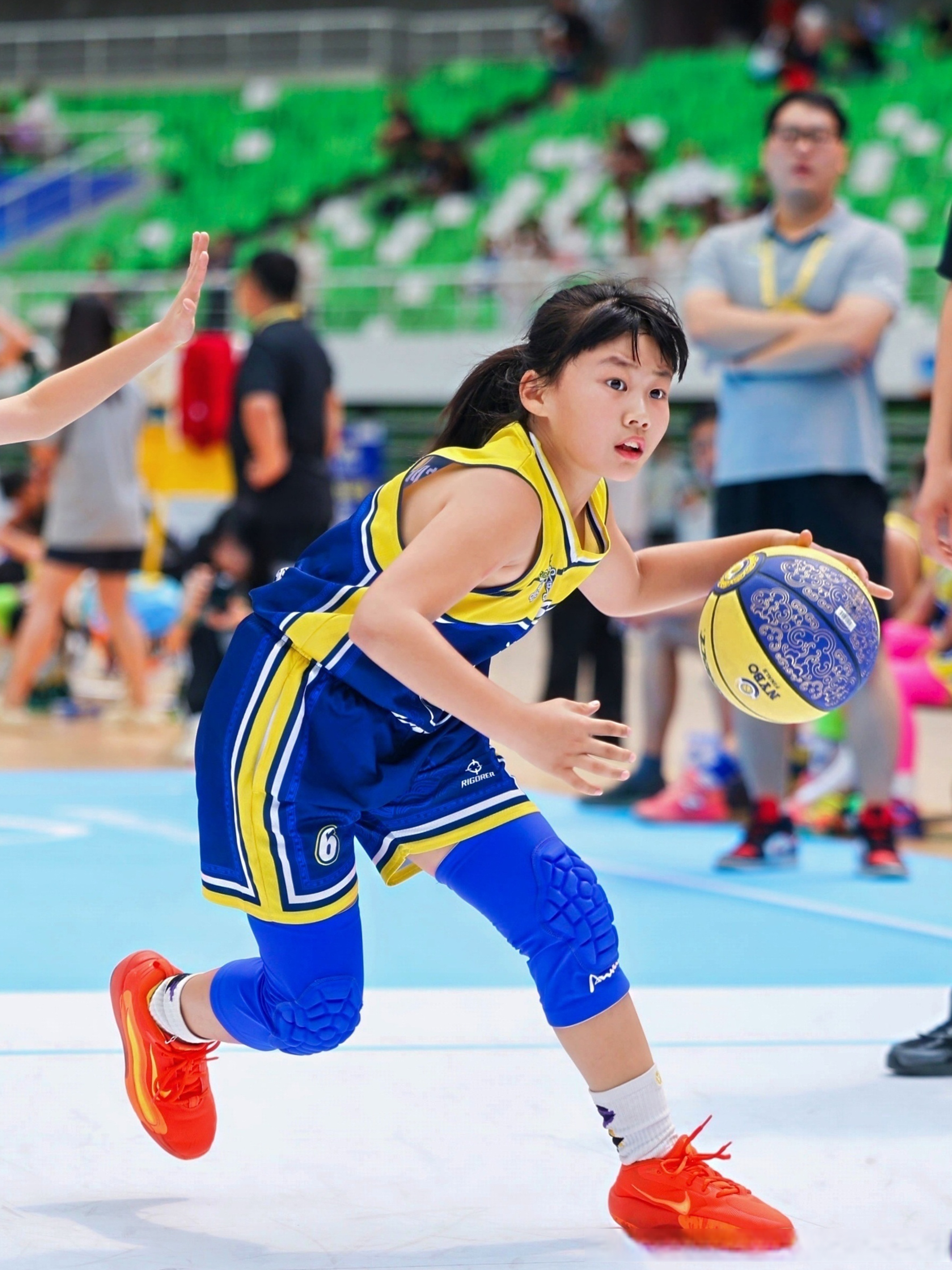 篮网队球员慈善活动为残障儿童带来快乐的简单介绍